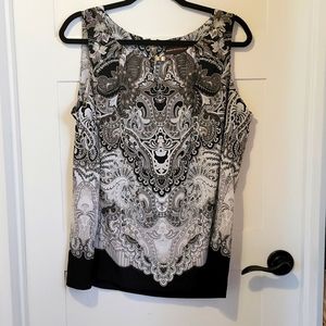 Black and white sleevless blouse